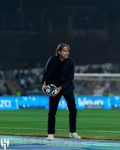 2-0！49岁国米功勋沙特重击C罗，率队开局12轮不败+9连胜抢走榜首